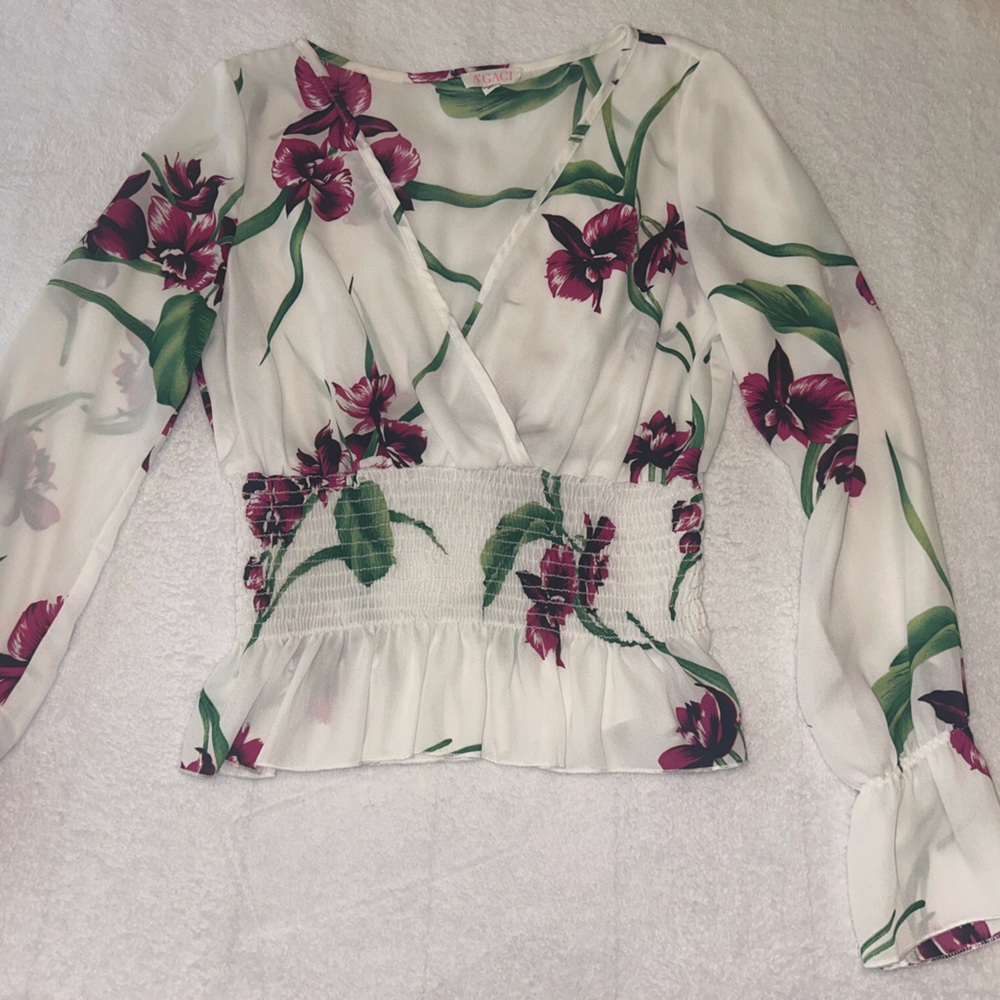 AGACI, MEDIUM, FLORAL PATTERN. Thin, airy blouse.